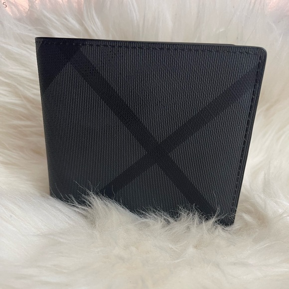 Burberry Bifold Wallet - Picture 1 of 6